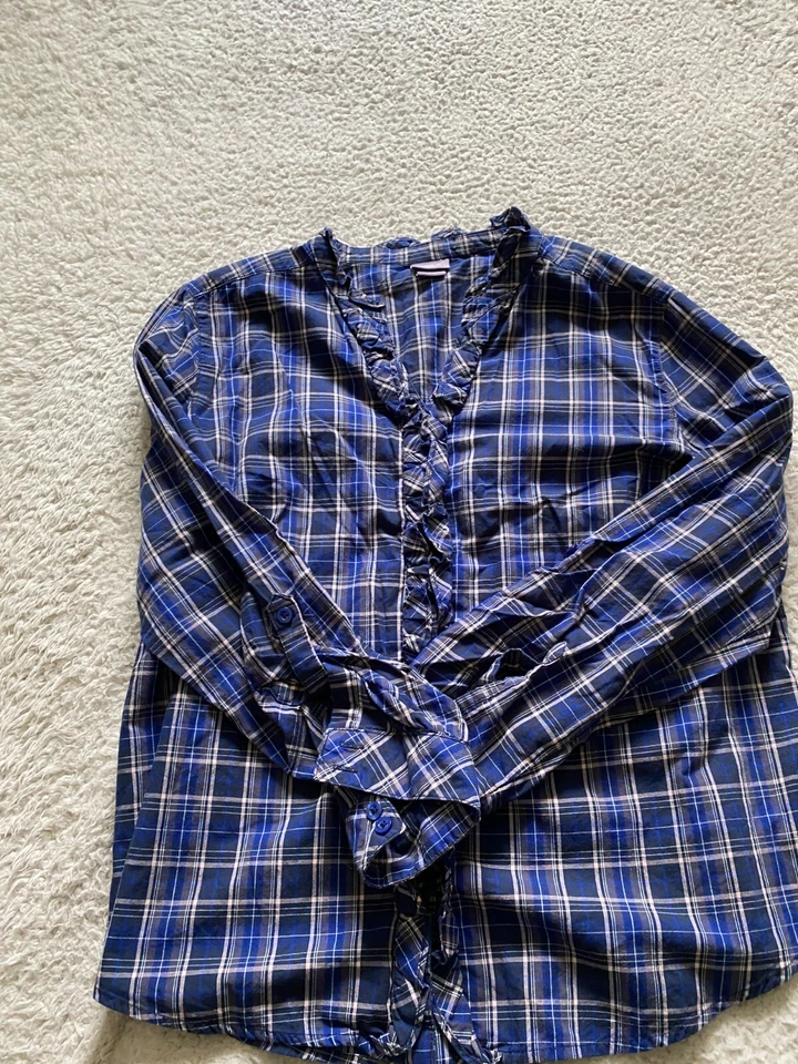 Camisa con botones Laura Scott para mujer a cuadros manga larga con lengüeta enrollable azul Petites PXL Foto 4 de 4