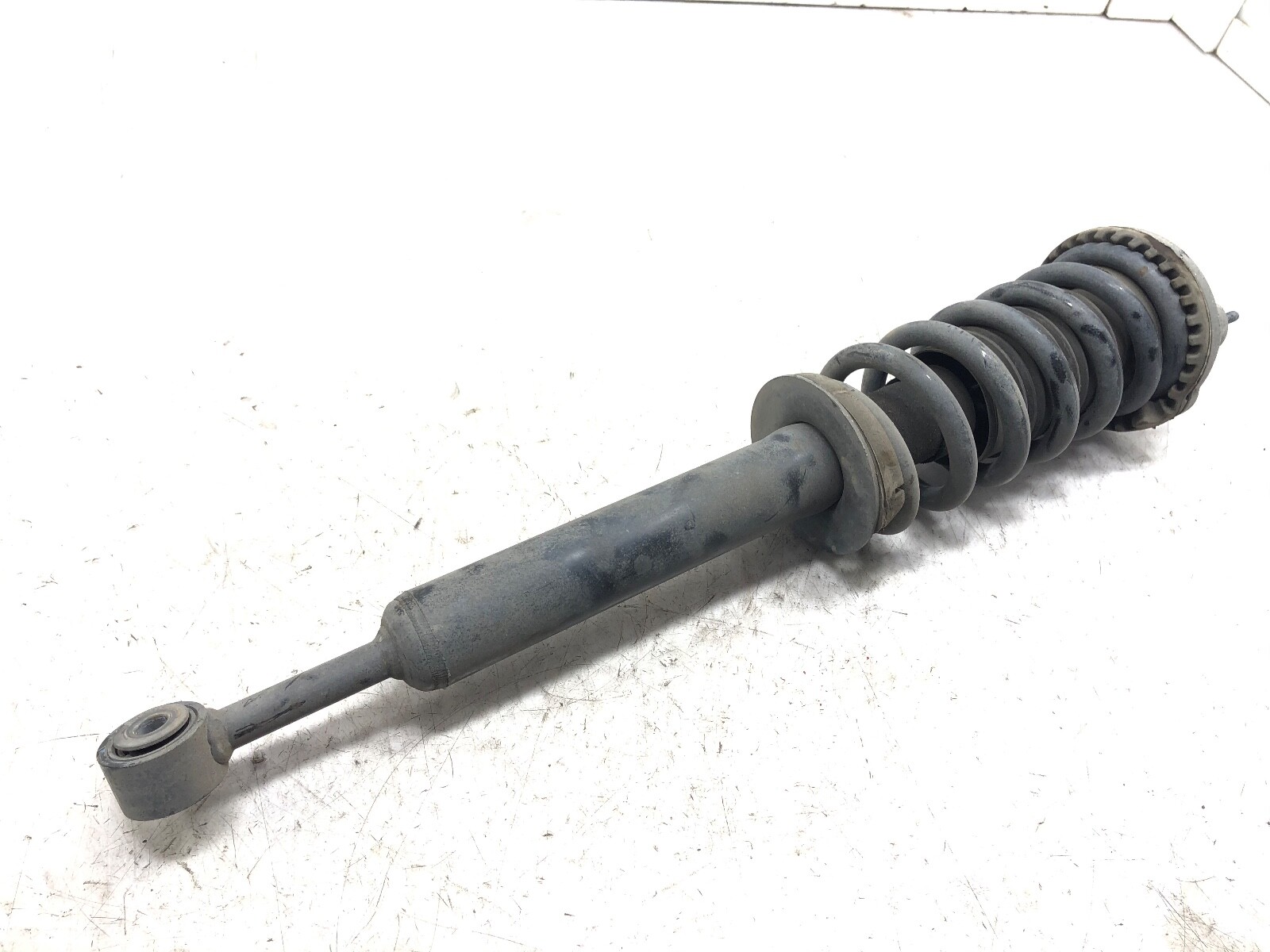 2014-2022 MASERATI GHIBLI RWD RIGHT PASSENGER FRONT SHOCK ABSORBER STRUT OEM.