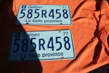 Old vintage Quebec Canada 1977 pair of vehicule license plate immatriculation