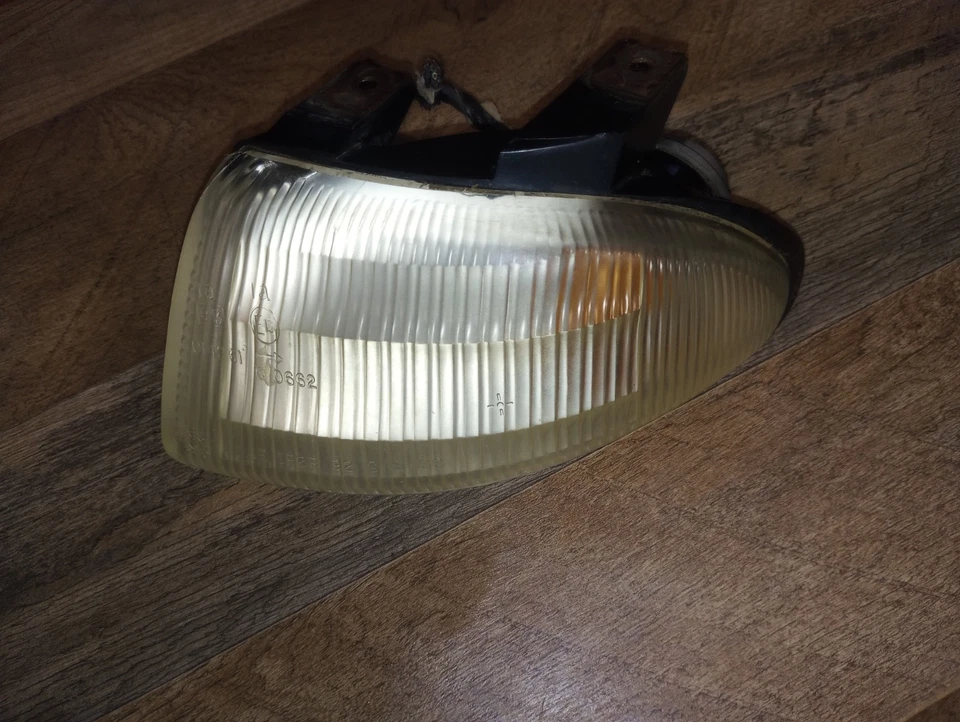 Dodge Daytona 1992-93 marcador lateral izquierdo/luz de esquina/lámpara de señal de giro  Foto 2 de 4