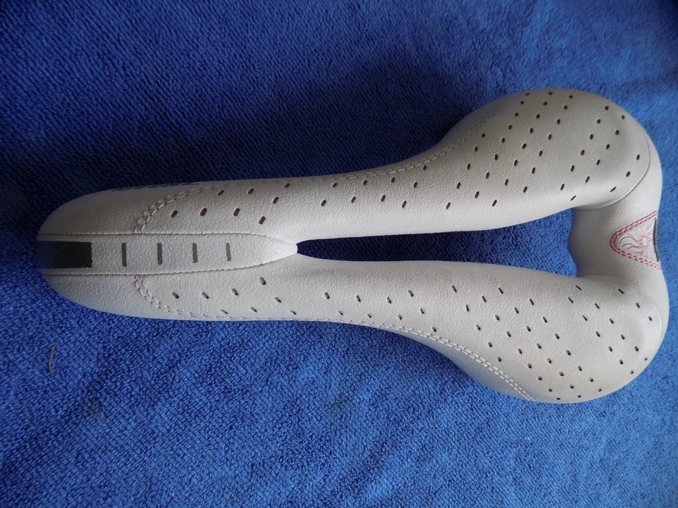 SILLA DE MONTAR SELLE ITALIA DIVA LADY GEL FLOW RIELES VANOX EN BLANCO USADA Foto 2 de 4