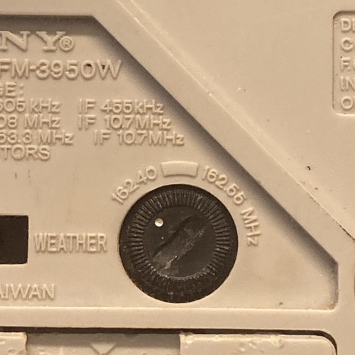Vintage Sony Solid State Radio TFM-3950W AM/FM/Weather | Works | 9V Battery NI - Picture 8 of 13