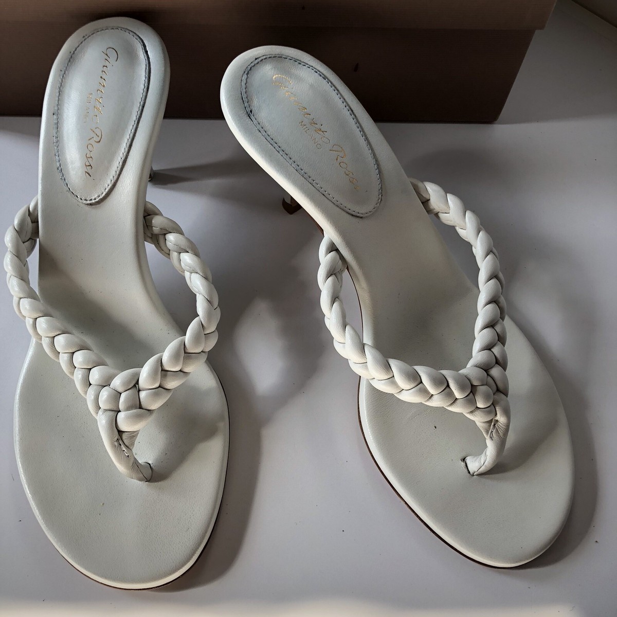 サンダル・ミュール Gianvito Rossi Braided Sandals Gianvito Rossi Braid Thong Sandals White Leather Heels Italy