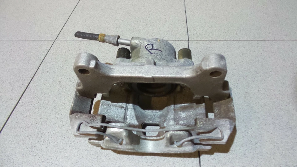 Audi A4 8K A5 8T Original Bremssattel VR brake caliper 314x25 18Km 8K0615124C - Bild 2 von 4