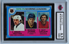 1979-80 TOPPS #7 GWG LEADERS TROTTIER / LAFLEUR / DIONNE GRADED 8.5 (2020-350)