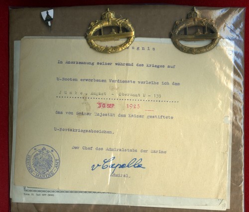 WW1 SUBMARINER GROUPING TEXTBOOK ORIGINAL U-BOAT BADGES & AWARD DOCUMENTS