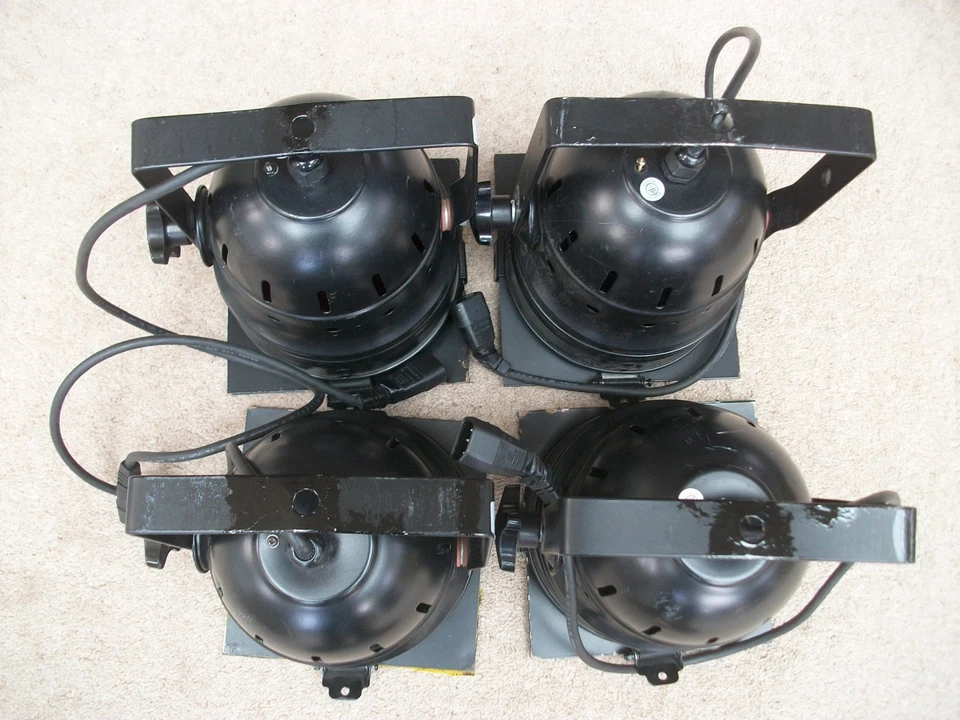 PAR 56 Short Nose PAR Cans Stage Black 4 of with Three 100 watt lamps - Image 2 of 3