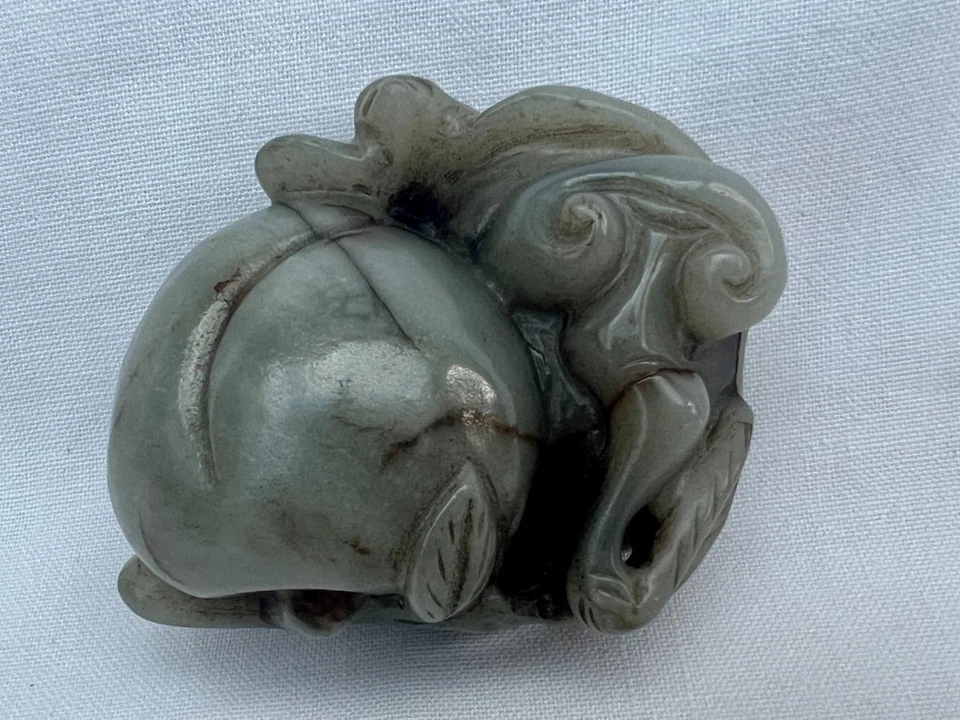 Fine 20th Century Chinese Celadon Jade Carving of a Bat On A Peach. - Image 2 of 4