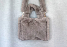 Webpelz Tasche Faux Fur Fell Schultertasche Umhängetasche Grau Crossbody Neu