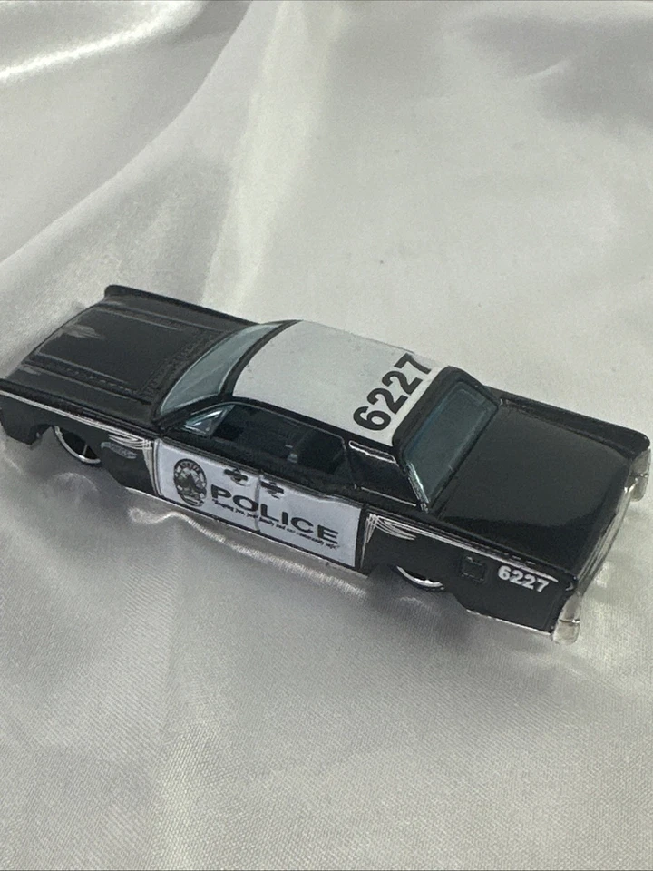 Lincoln Continental #170 2012 Hot Wheels '64 negro; logotipo de la policía de Austin Texas Foto 2 de 3