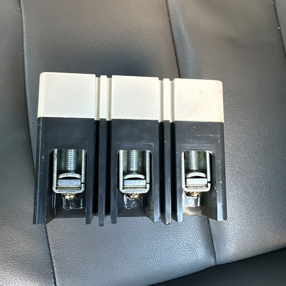 1-EATON FD3060 3 POLE 60A FD 35K CIRCUIT BREAKER (NEW TAKE OUT) - Image 2 of 4