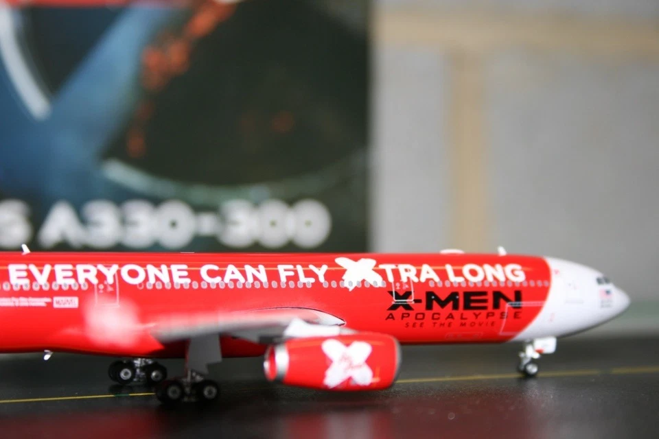 Phoenix 1:400 Air Asia Airbus A330-300 9M-XXU (04094) 'X-Men' Model Plane - Image 3 of 4