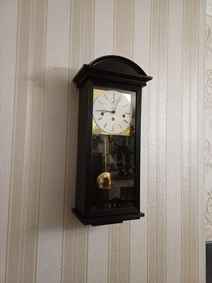 Wanduhr Pendeluhr Regulator Kieninger mit 3-Melodienwerk 