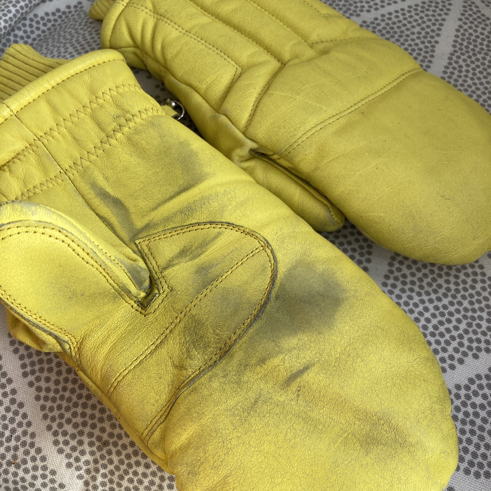 Vintage SEARS Leather Mittens Ladies SIZE L Bright Yellow Ski Snowboard