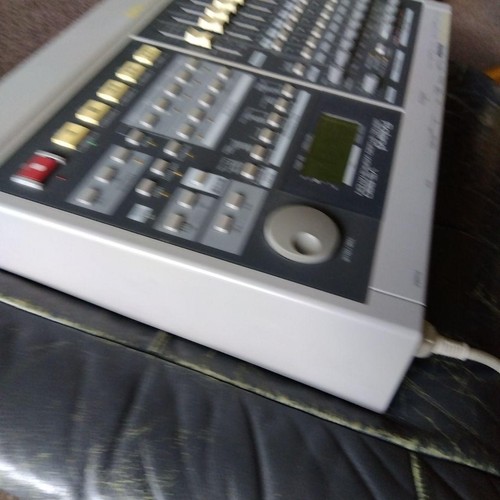 Roland VS-880 Digital Studio Workstation HD Multitrack Recorder Audio Equipment - Picture 4 of 7