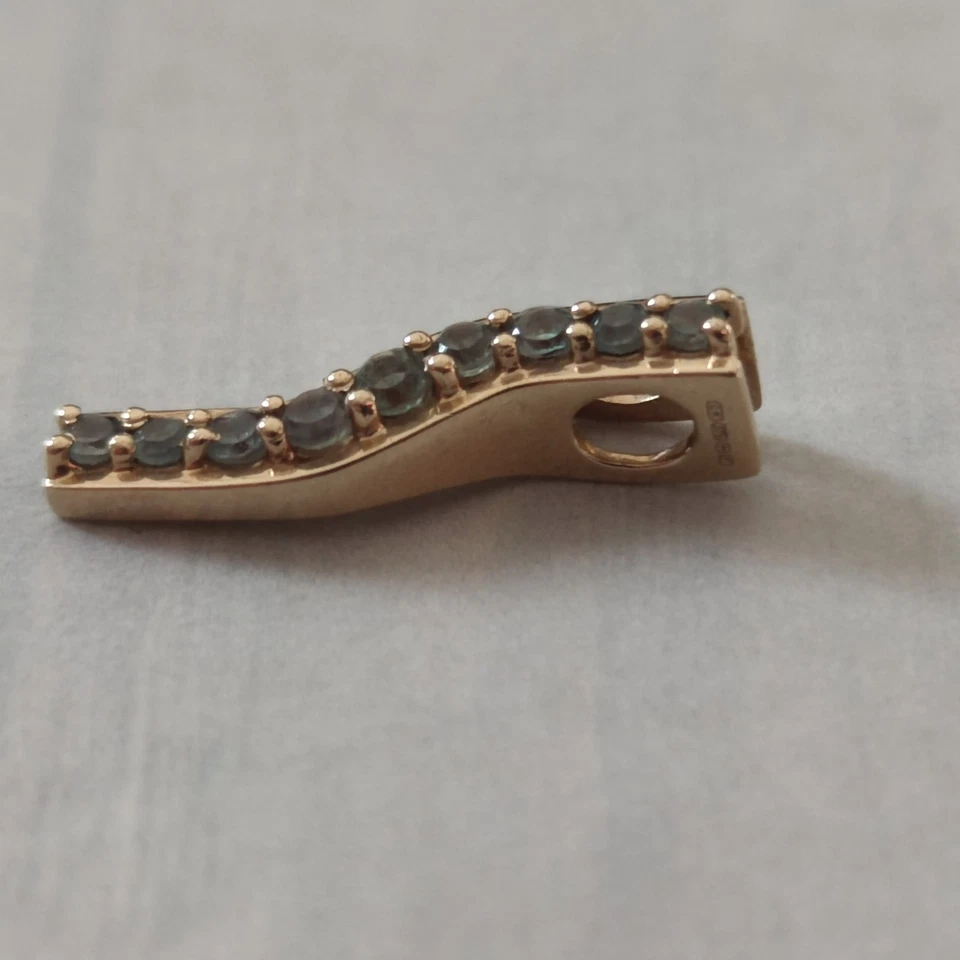 Collar colgante de oro amarillo de 9 quilates piedras de topacio sellos tamaño 20 mm x 7 mm Foto 4 de 4