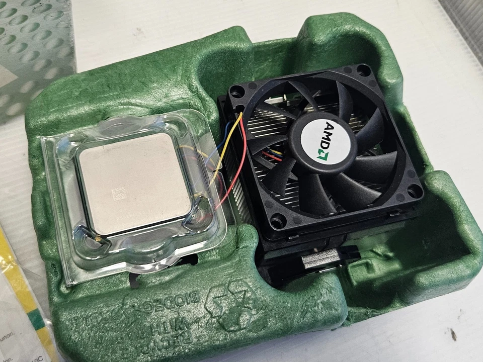 AMD Sempron 2800+, 1.6GHz, SDA2800AI03BX, Socket 754 - With Original Box and FAN - Image 2 of 4