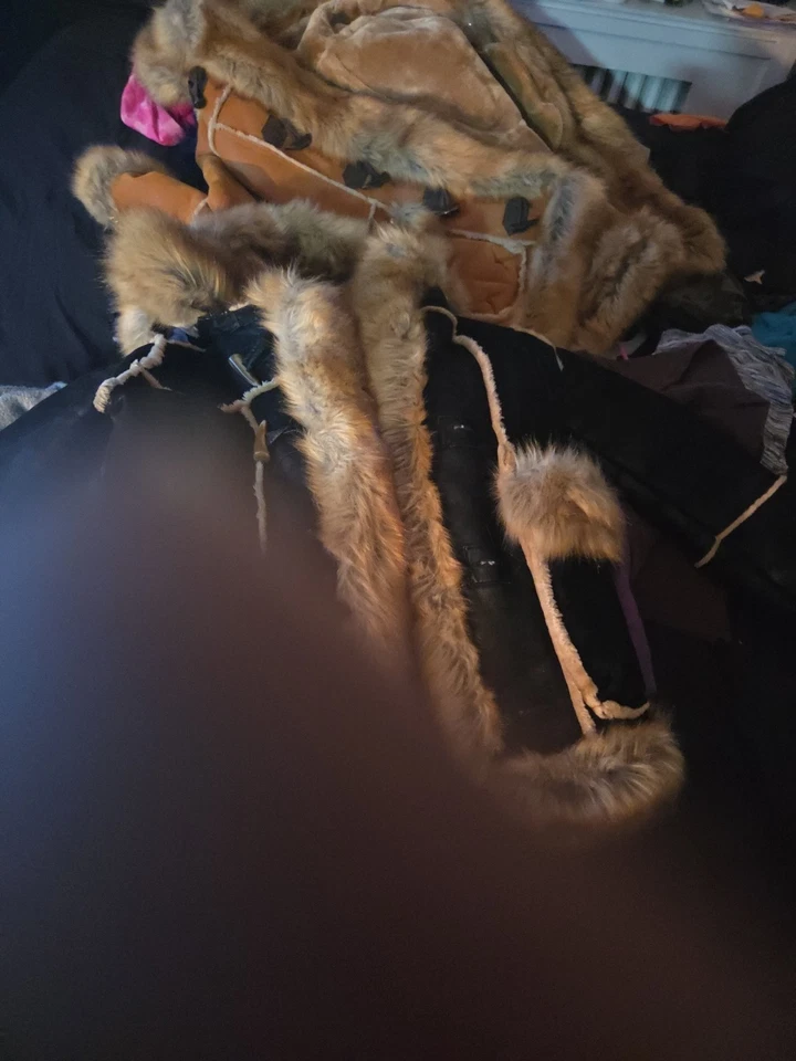 Abrigo negro de cuero de ley para mujer Foto 3 de 4