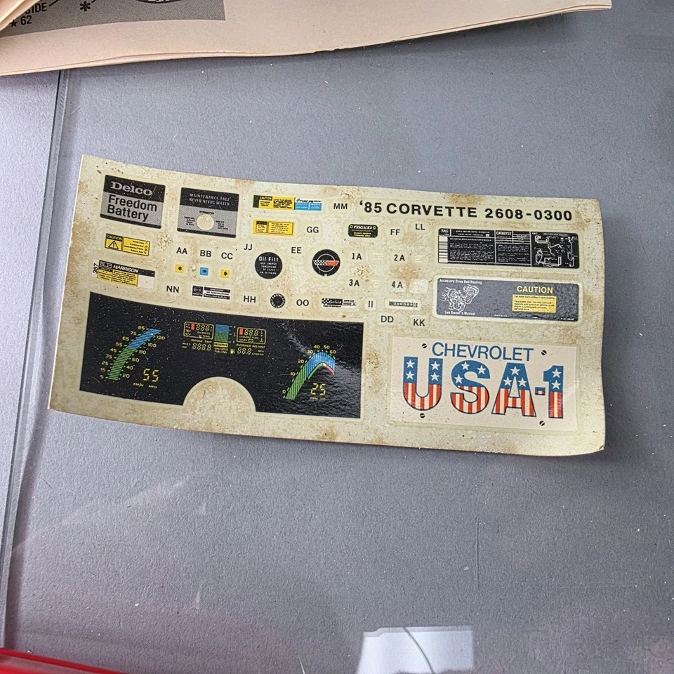 Monogram 1985 Corvette Coupe 1:8 Scale Model Kit 2608 GIANT Sport Car Vintage - Image 4 of 4