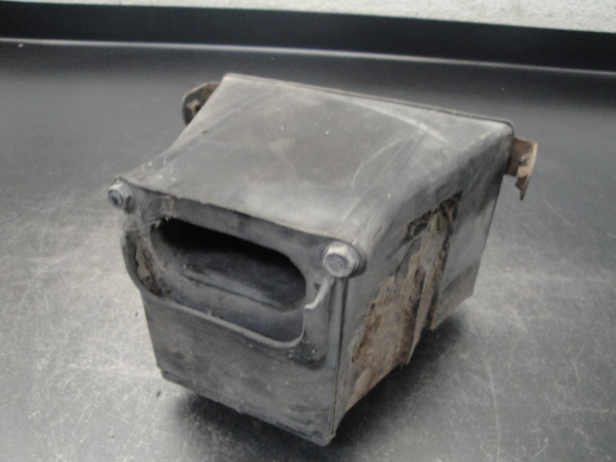 1984 84 KAWASAKI GPZ 550 GPZ550 A-1 MOTORCYCLE MOTOR AIRBOX