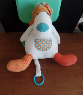 S23 doudou peluche chien loup blanc musical ORCHESTRA HS