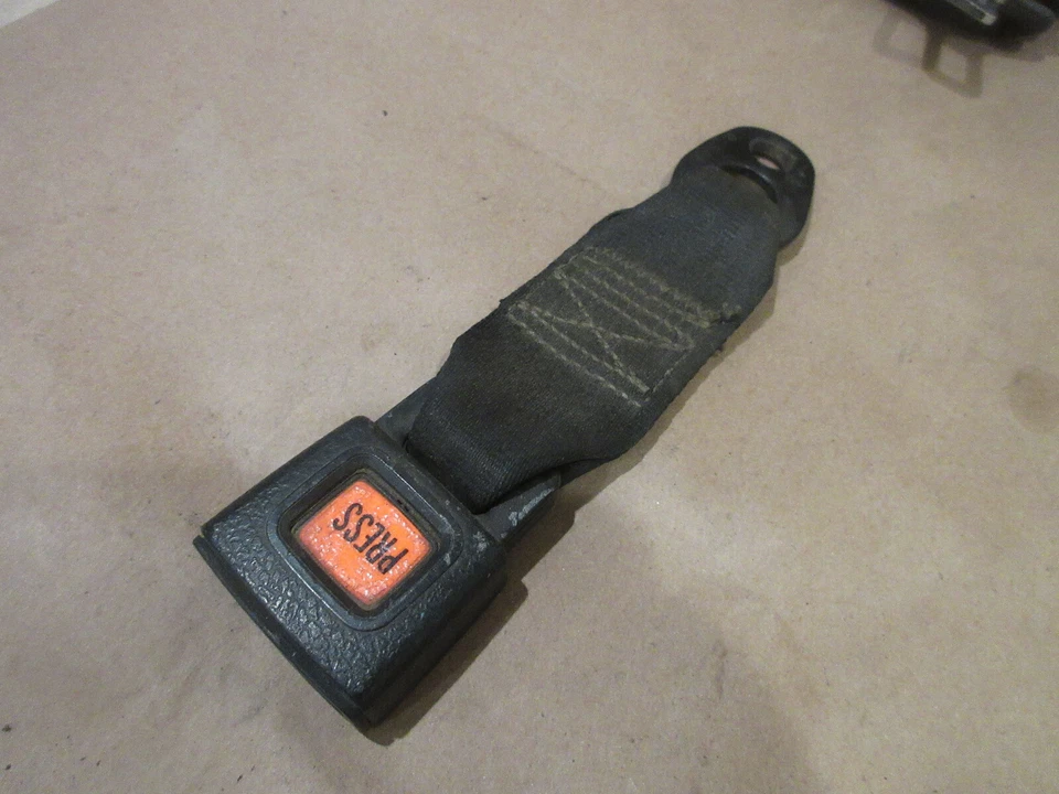 法拉利 Mondial 3.2,Mondial t- 后座皮带扣 -P/N 61245500 — 第 3/4 张图片