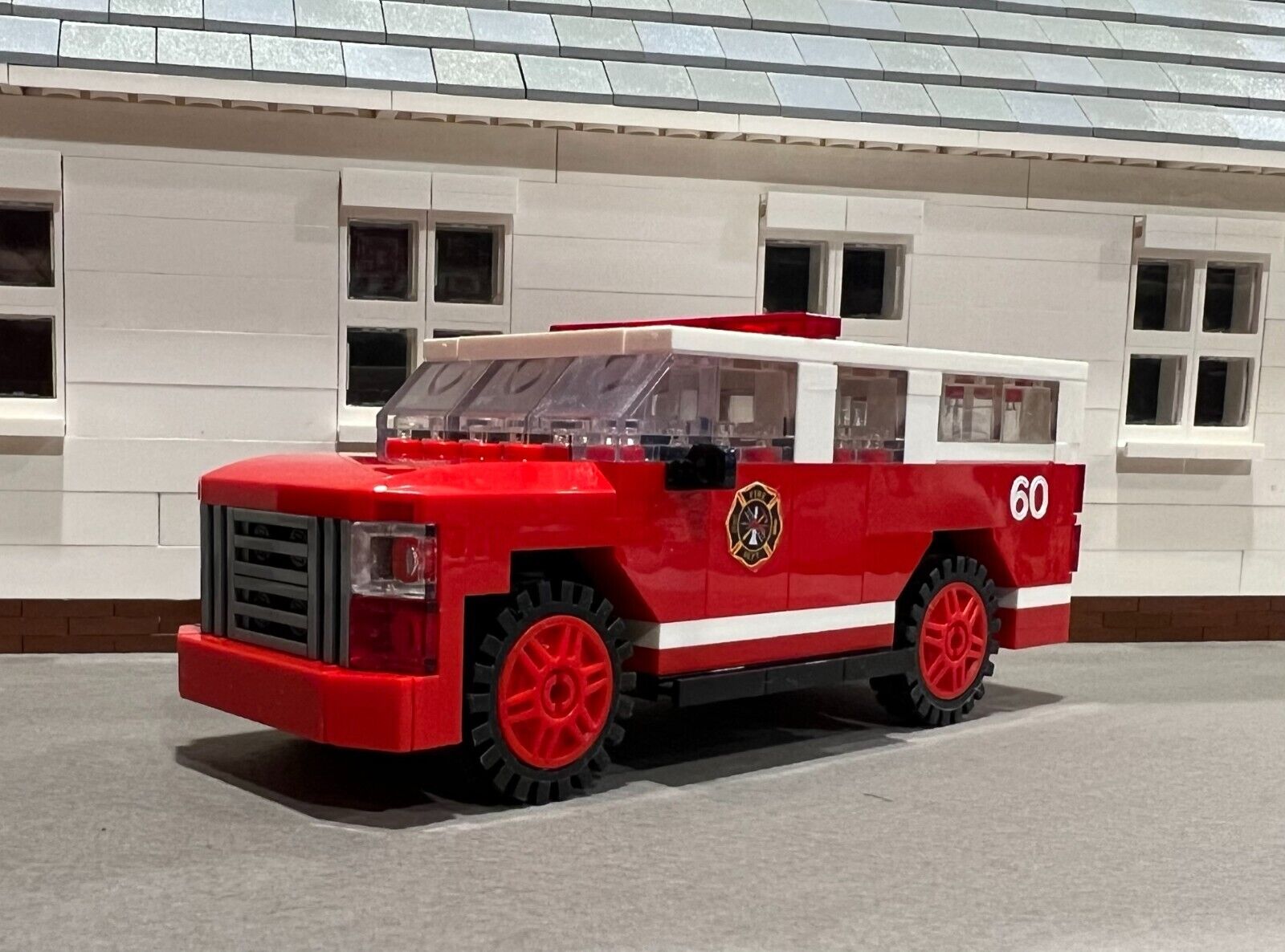 Custom LEGO Fire Chief's Car - All LEGO - Minifig Scale (Lot 413)