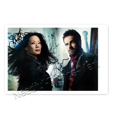 Elementary mit Jonny Lee Miller / Sherlock Holmes & Lucy Liu - Autogramm [K3] 