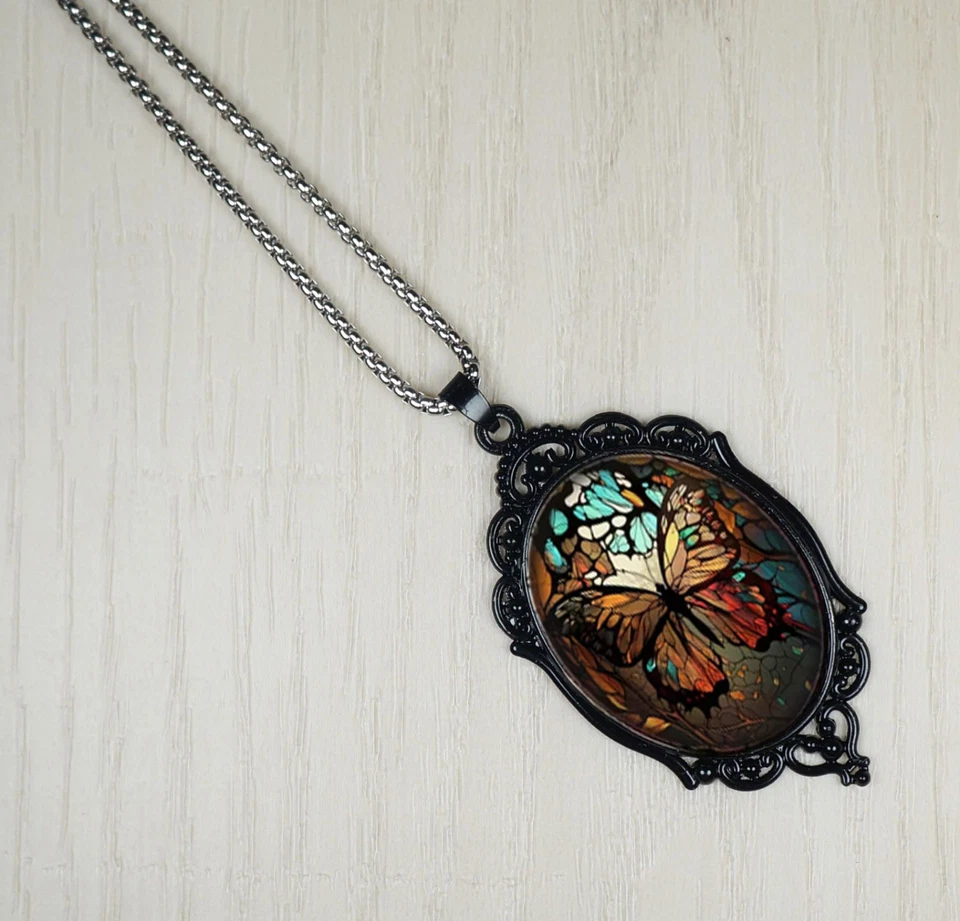 Intrincado Colgante Boho Mariposa Holográfico Negro, Collar Acero Inoxidable Foto 4 de 4