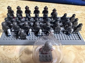 Lego 76032 Ultimate Ultron Avengers Marvel Superheroes Minifigure + 32 Sentries
