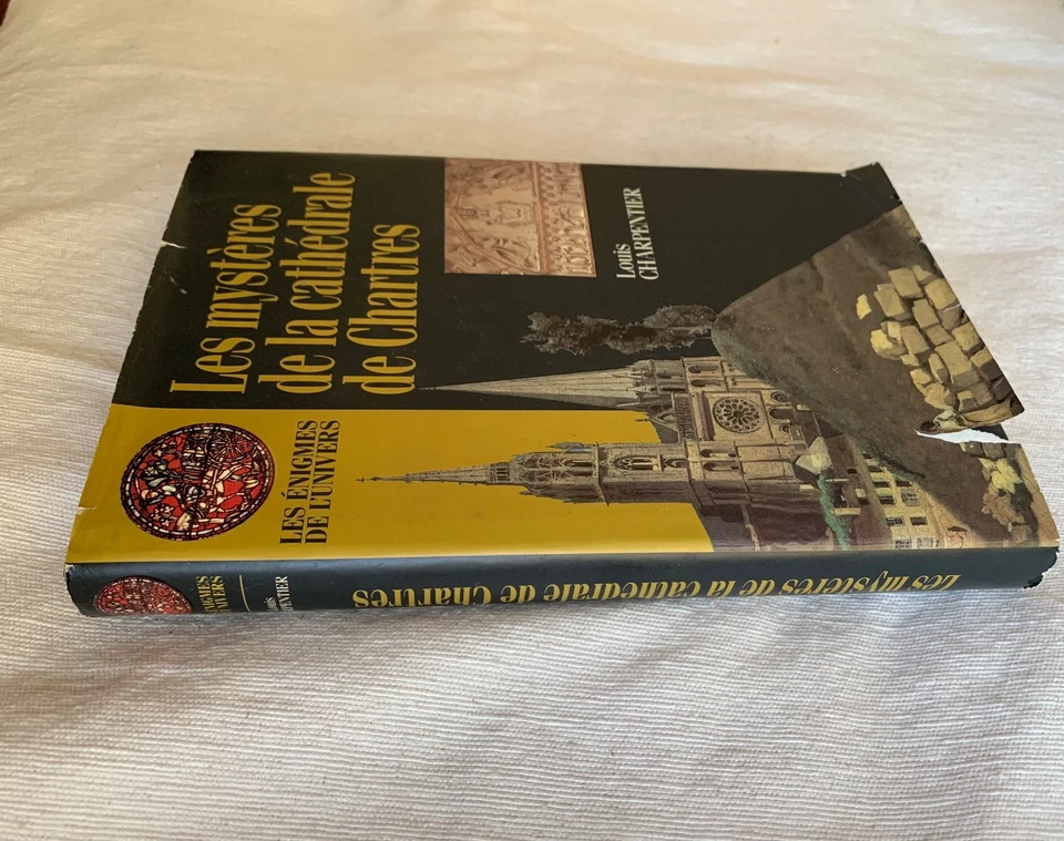 Les Mystères de La Cathédrale de Chartres par Louis Charpentier - Image 4 of 4