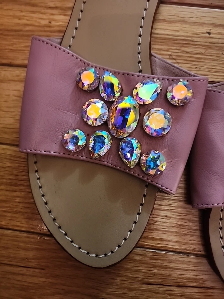 Sandalia Mystique Kentucky de cuero rosa sin cordones con pedrería talla 8 usada en excelente estado  Foto 4 de 4