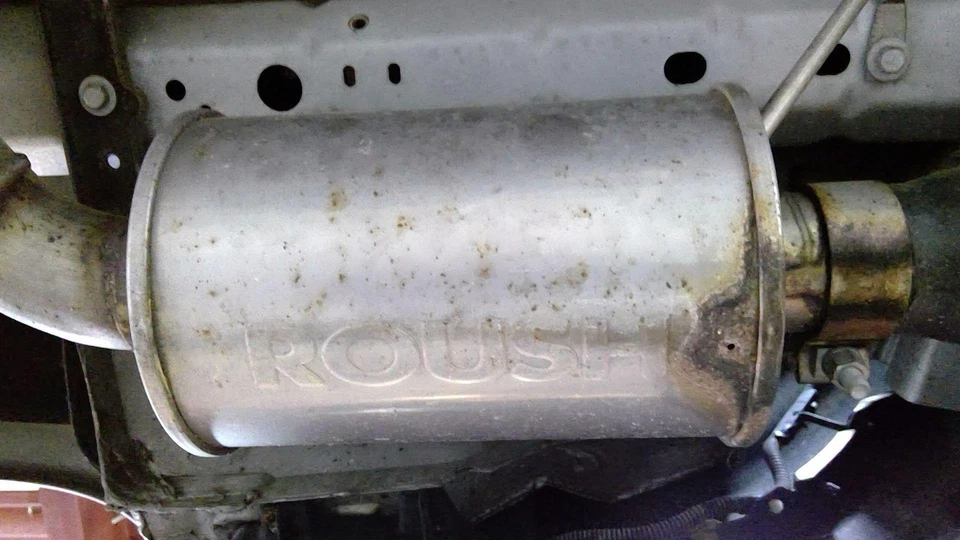 Silenciador trasero derecho exaust Ford Mustang 2011-2014 OEM Foto 3 de 4