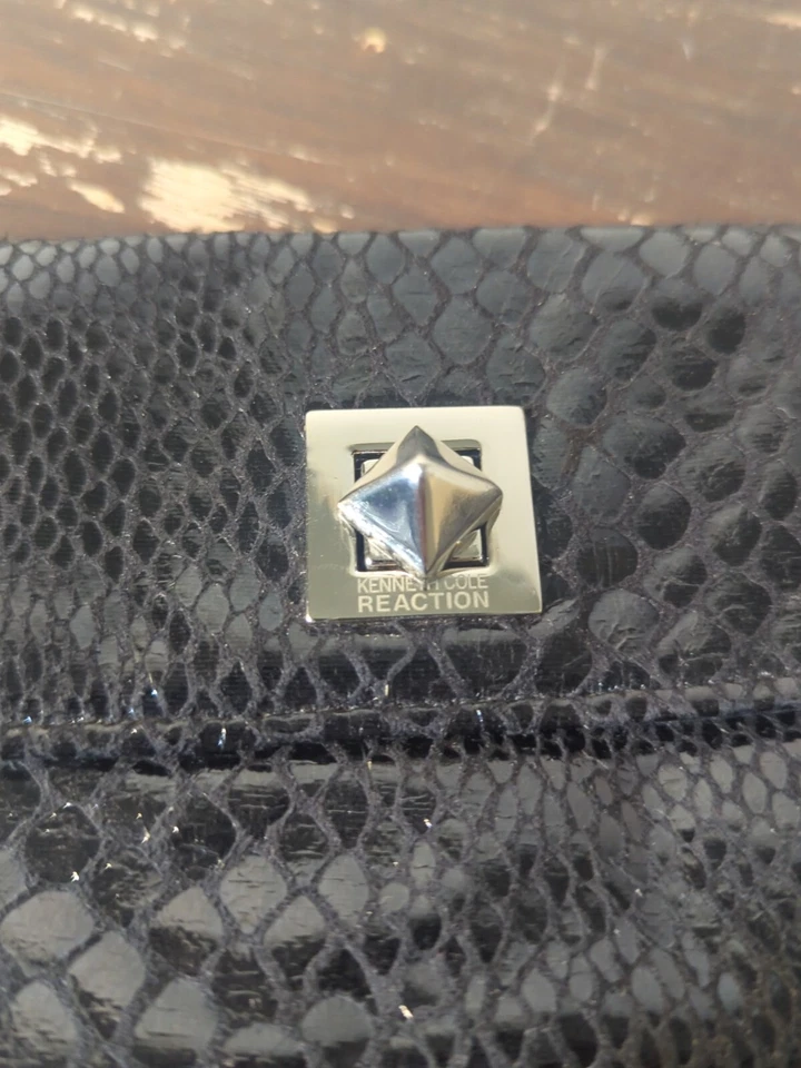 Bolso sin asas Kenneth Cole Reaction negro Foto 2 de 4