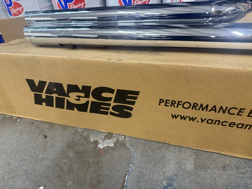 Vance & Hines Big Shots Staggered Exhaust System Chrome Harley Davidson Dyna - Image 2 of 3