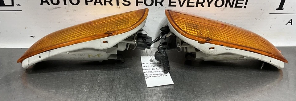 1991-1993 DODGE STEALTH SET OF 2 FRONT LEFT & RIGHT TURN SIGNAL LIGHT LAMP OEM - Image 2 of 4