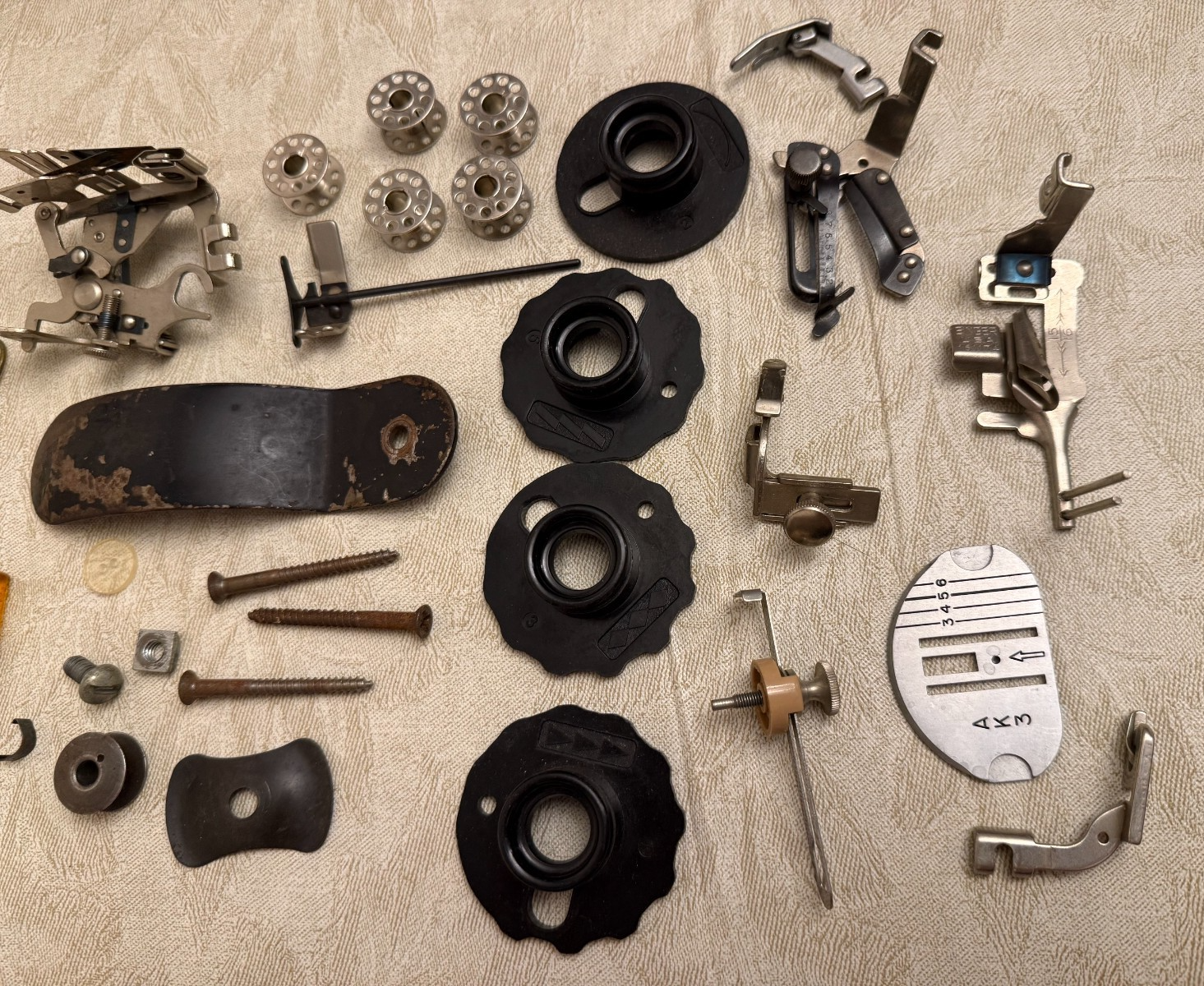 1957 Singer 401 Sewing Machine original manual and extra parts and ...