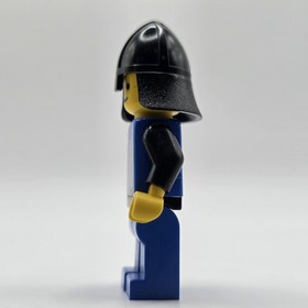 LEGO Knight Minifigure (cas188) Black Breastplate Castle 1584 6060 Rare Retired