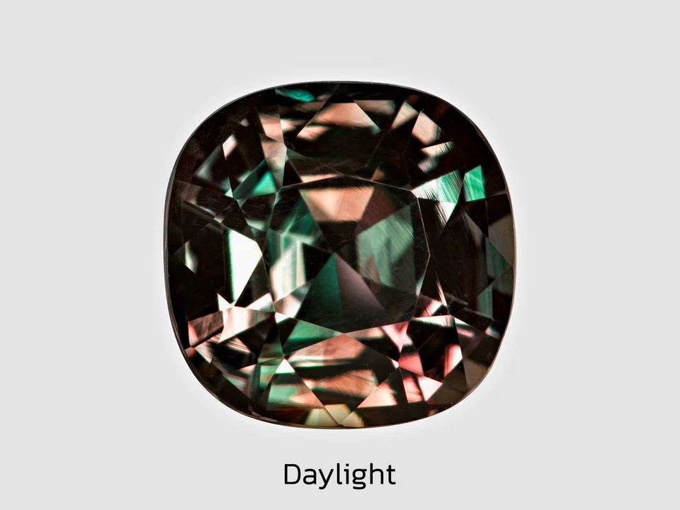 SSEF Certified CEYLON Alexandrite 4.08 Ct. Natural Untreated CUSHION Flawless - Image 3 of 4