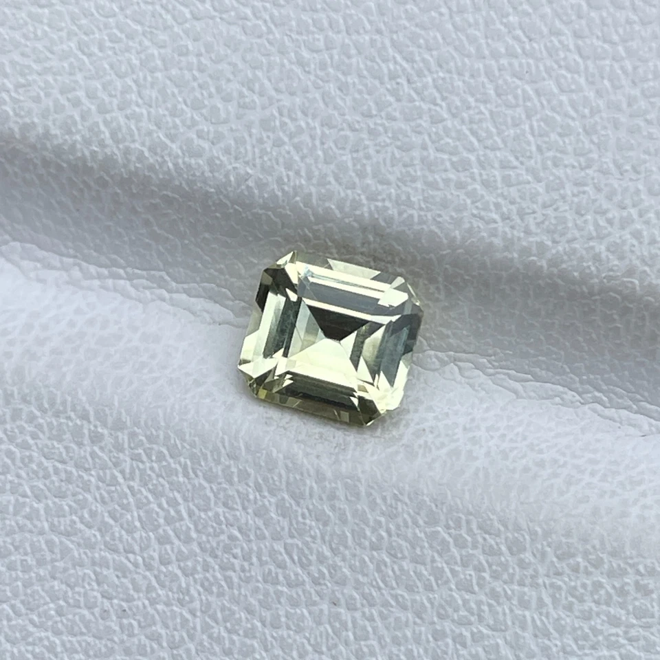 Натуральный желтый хризоберилл 1,33 карата — драгоценный камень изумрудной огранки россыпью для ювелирных изделий - Изображение 2 из 4