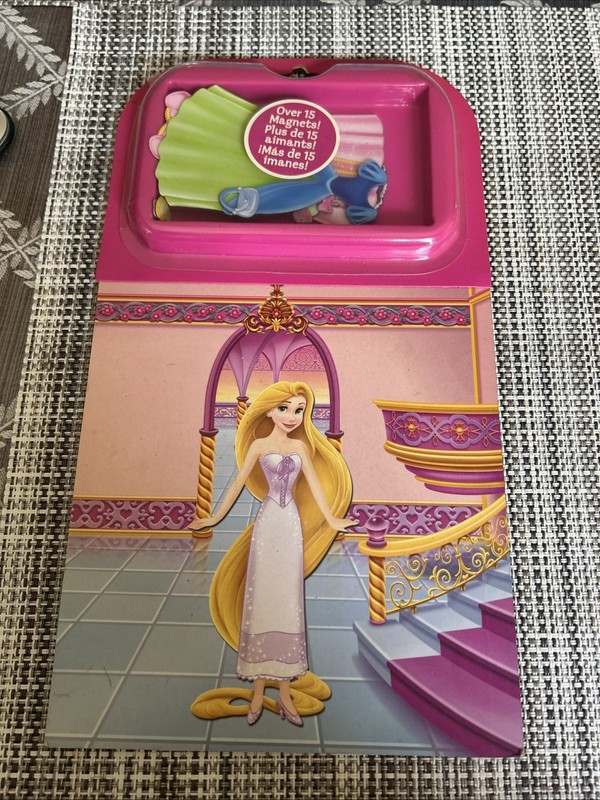 Disney Princess Dress Up Magnetic Activity NEW  2012 Free Shipping