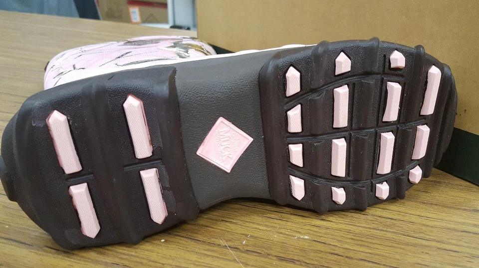 Muck Women’s Pursuit Stealth Boot in Pink Realtree APG Camo SIZE 10's - Image 3 of 3