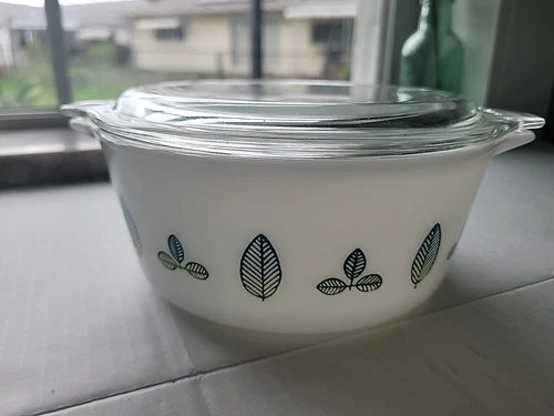 PYREX Green Blue LEAF Promo Casserole Dish 1 1/2 Pt U.S.A. With Lid