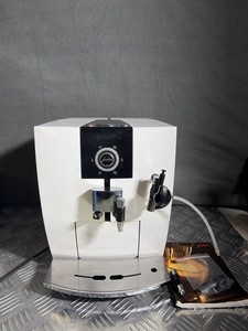 JURA Impressa J5 1450W Kaffeevollautomat - Pianowhite (8637)