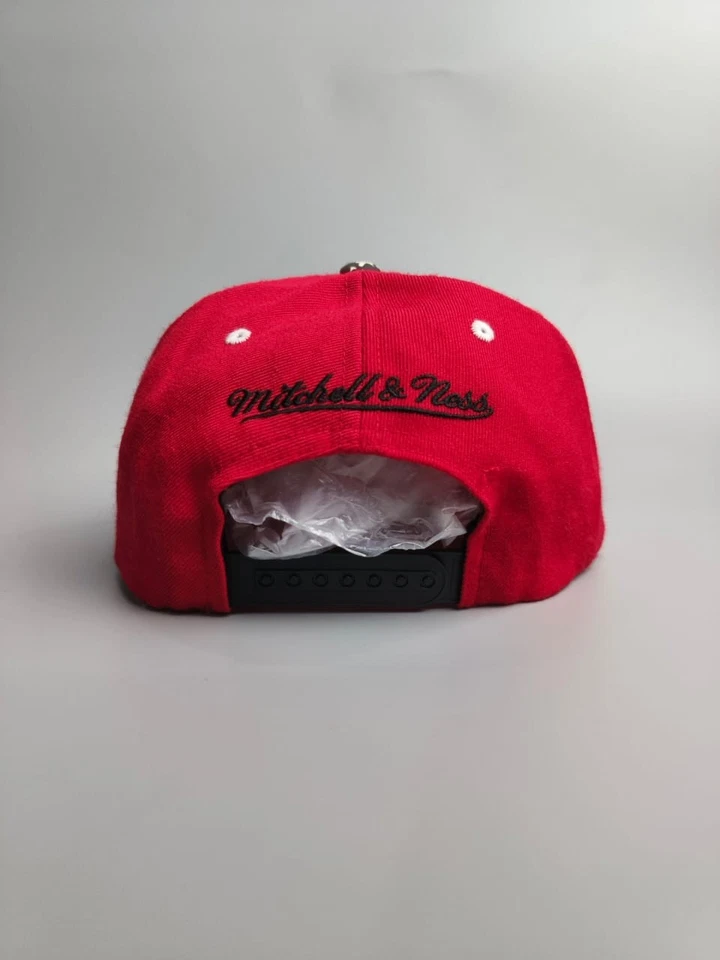 Mitchell & Ness NBA Chicago Bulls SnapBack Red Cap Hat - Image 2 of 4