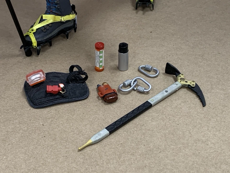 1/6 21st Century Mountain Climber Search & Rescue With Accessories Near Complete - Image 3 of 4