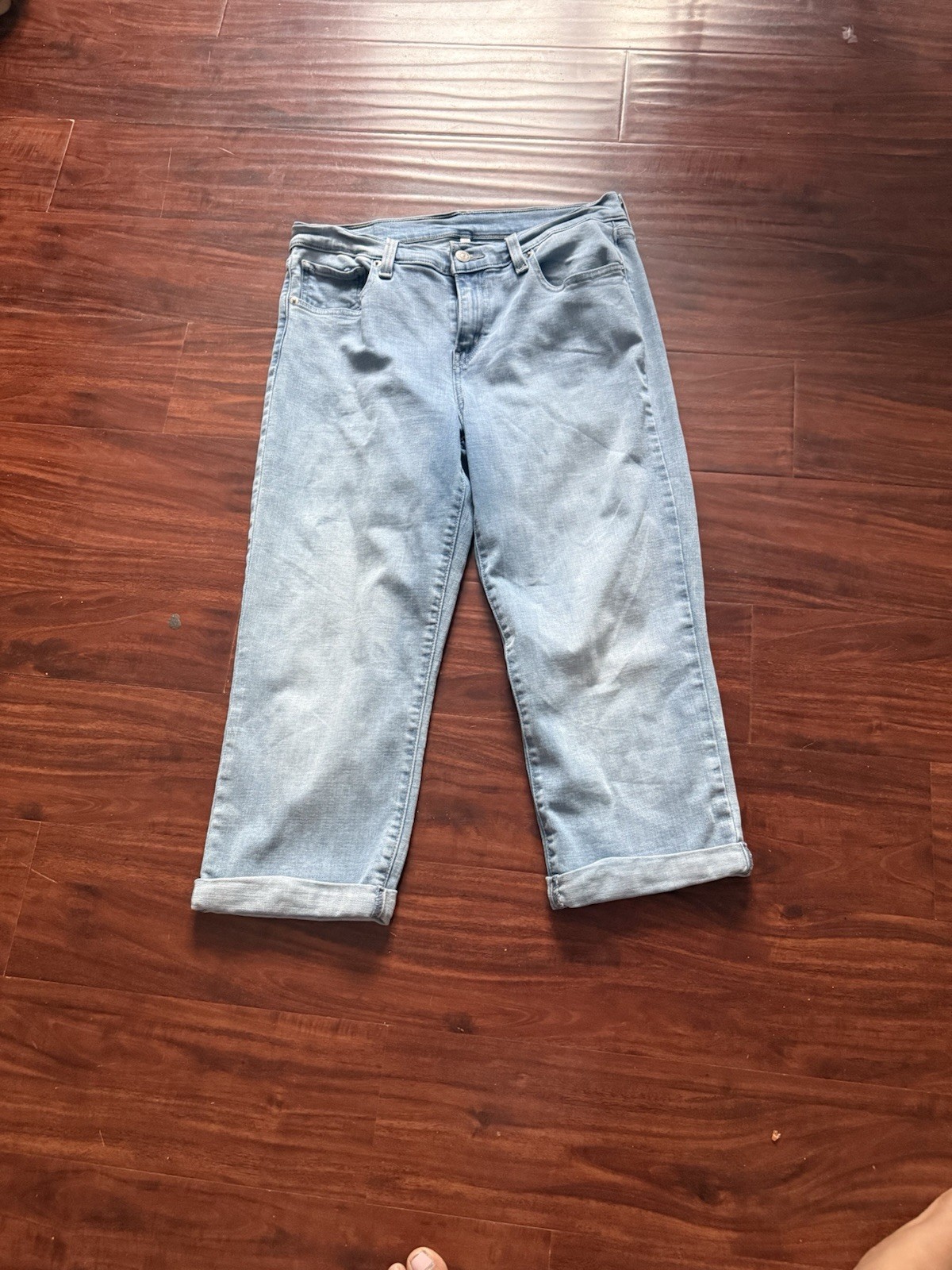 Levi's Women's Cropped Capri Jeans with Stretch - Size 29