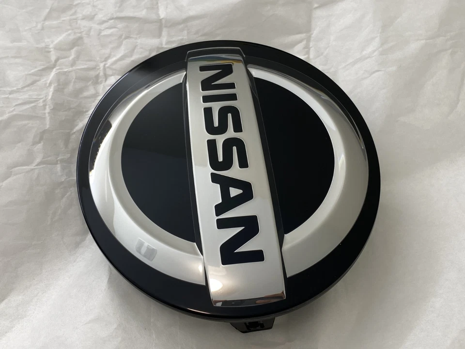 Nissan Sentra 2020-23 parrilla emblema logotipo radar ACC 62890-6LH0A | Entrega gratuita Foto 2 de 4