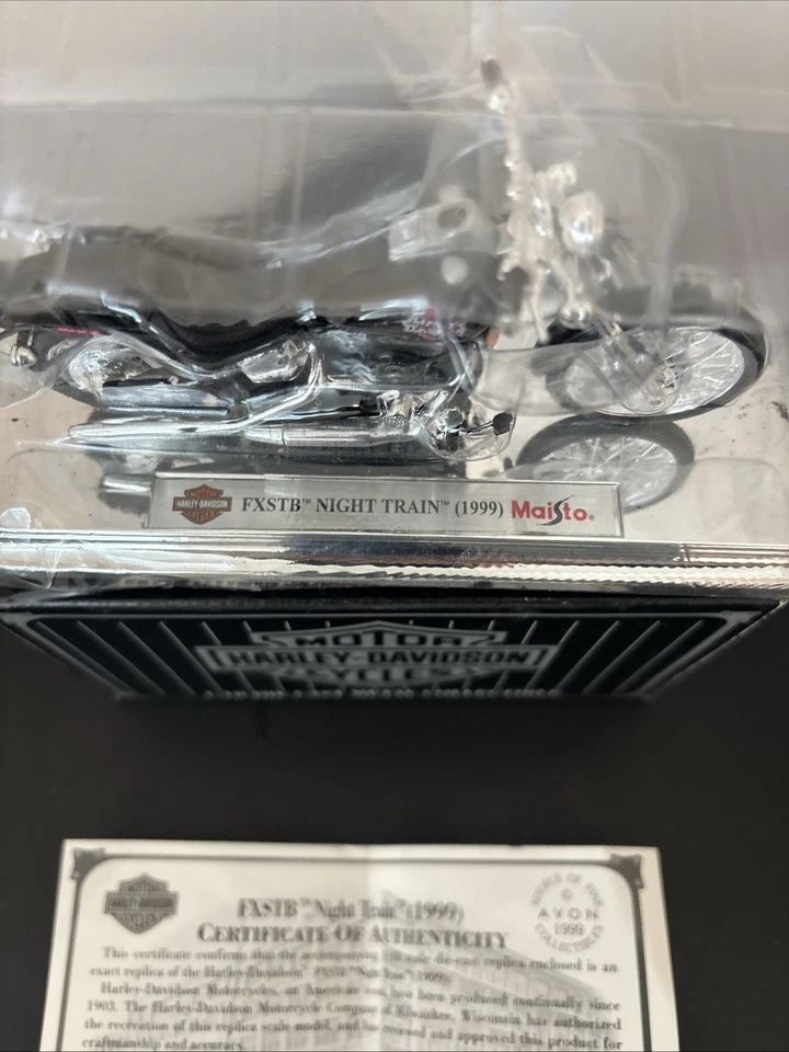De colección Harley Davidson Motorcycles 1:18 Diecast FXSTB NIGHT TRAIN 1999 Negro Foto 3 de 4