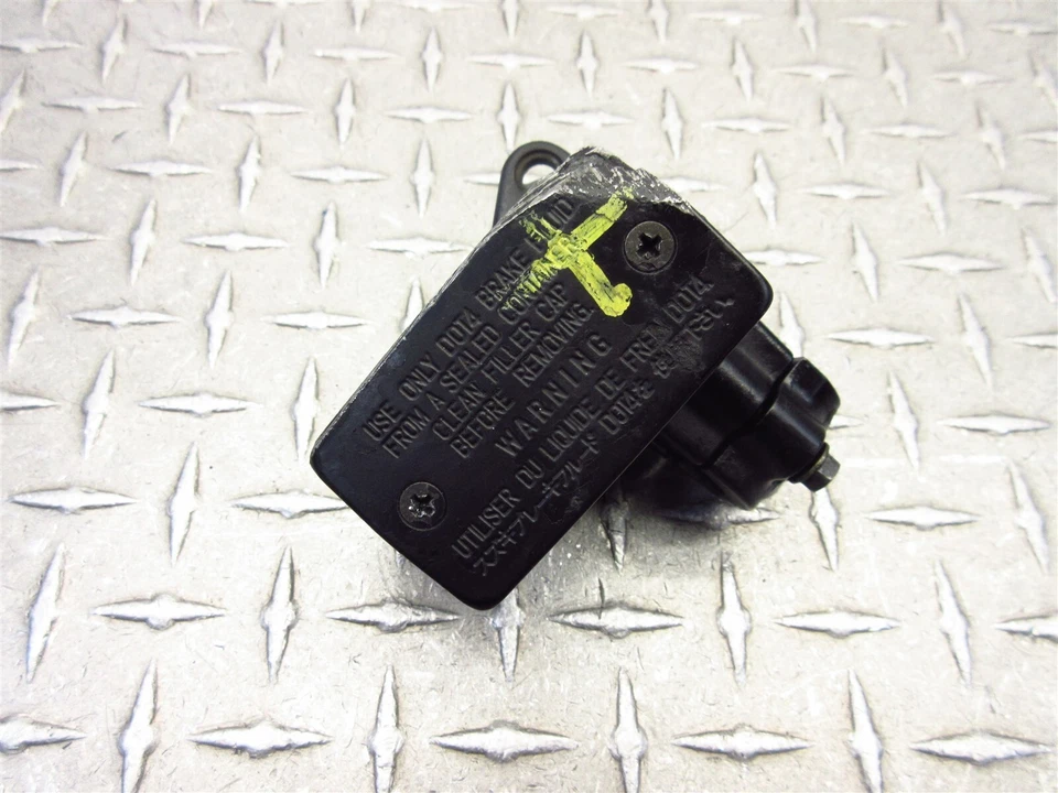 98-06 Suzuki Katana GSX750F GSX750 2005 cilindro maestro de freno delantero OEM Foto 2 de 4